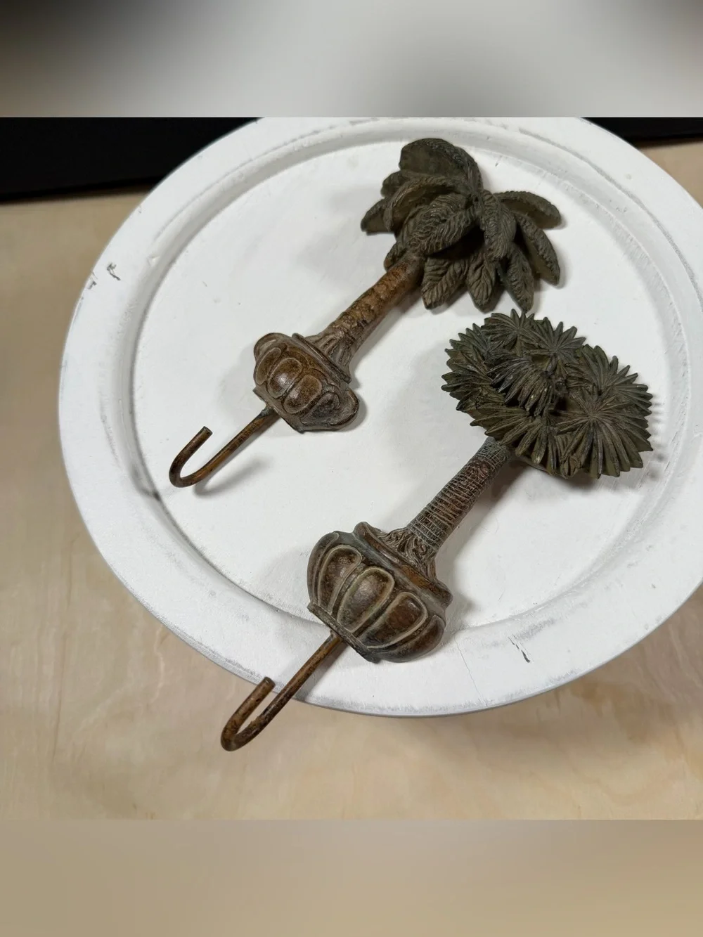 Set Of 2 Metal Palm Tree Key Holders, Green W/Bronze 7 1/2” H & 3 1/2” W